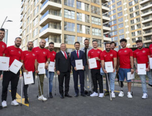 Ağaoğlu’ndan, Ampute Milli Futbol Takımı oyuncularına büyük jest